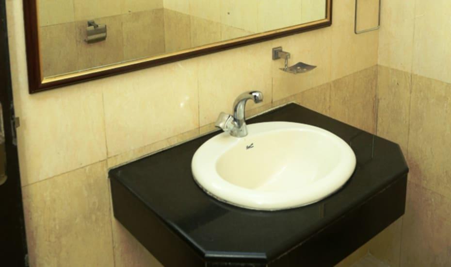 Отель Sri Srinivasa Residency Kadapa Экстерьер фото